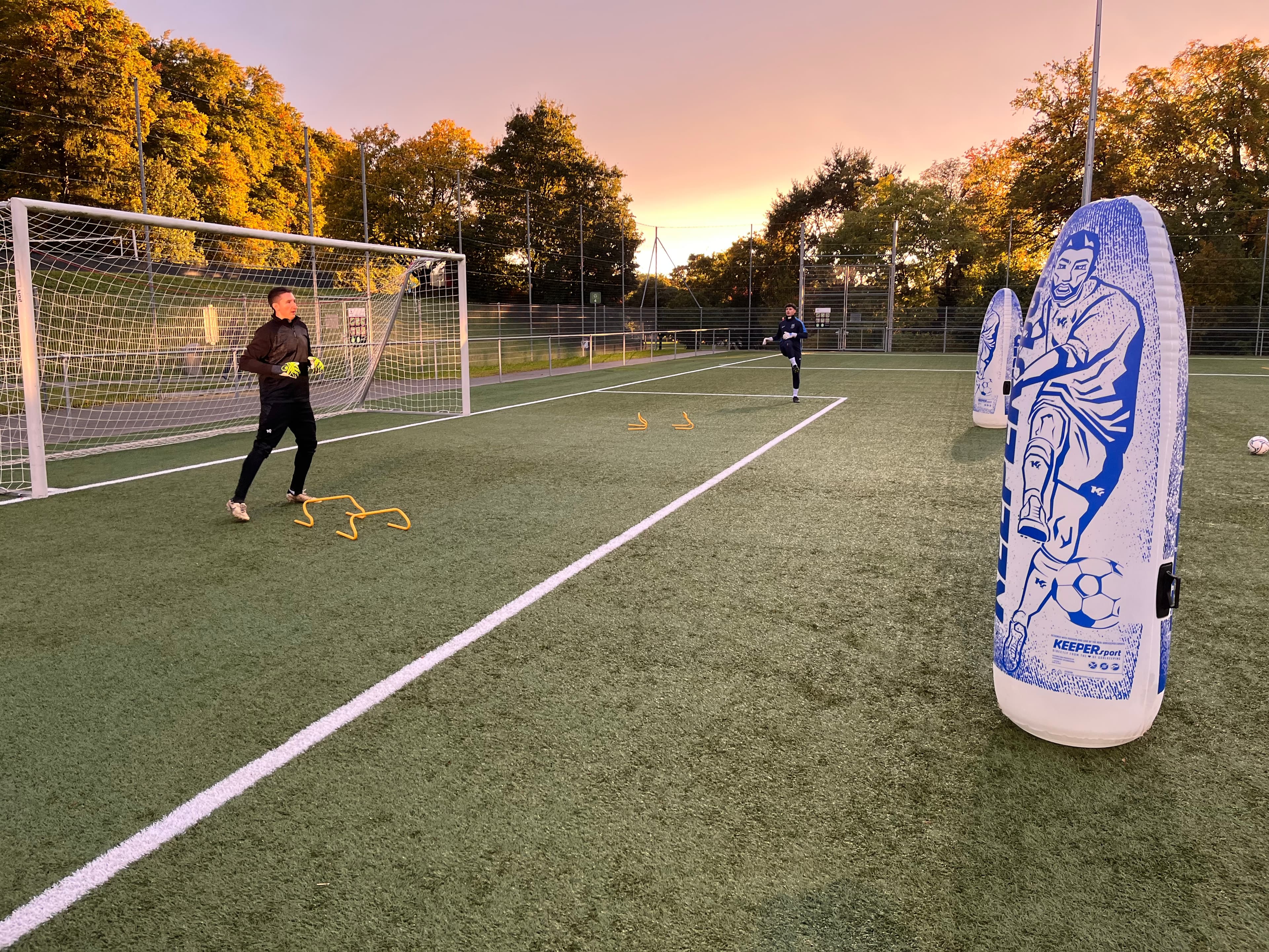 Exercice de réflexes avec un gardien de but à Fribourg